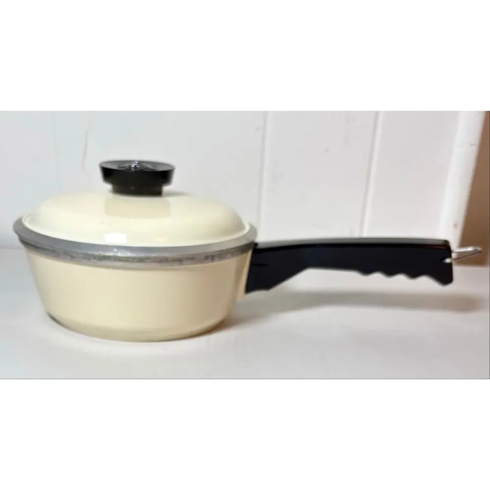 Vintage 1970s Club Aluminum 1.5QT Saucepan Cream Almond w/ Original Lid